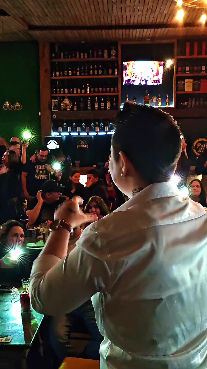 Fachada Pub 25